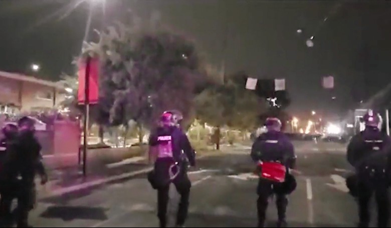 FBI SWAT Team Moves in After TWO Louisville Police Officers Shot During Breonna Taylor Riots