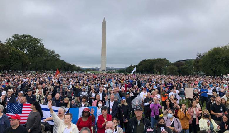 Trump, Pence Pray With Thousands of Christians Gathered in D.C. for a Day of Repentance