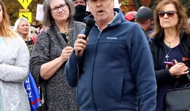 'I Have 3,000 Patients Who Have Been Abandoned': Doctor Speaks Out After License Suspended for Attending Trump Rally