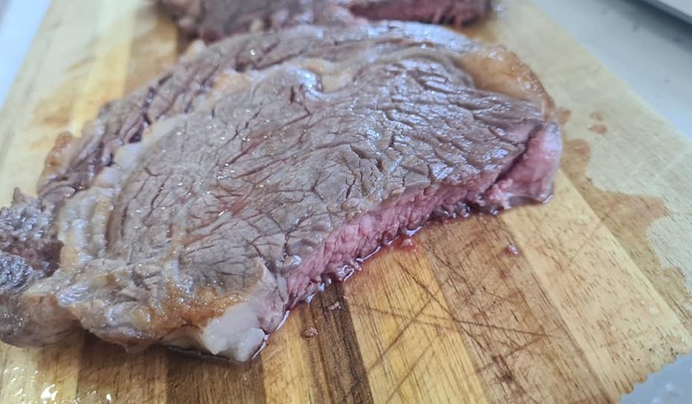 Some Monster Cooks a Steak in a TOASTER, Tries Convincing People It's Fine