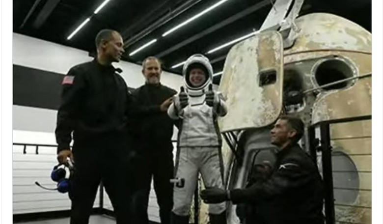 Splashdown! All-Amateur Space Crew Returns Safely to Earth