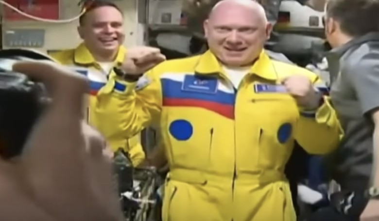 Russian Cosmonauts Arrive at International Space Station Wearing Ukrainian Colors
