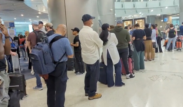 American Airlines Stranded Thousands of Travelers Before Making Its Latest Announcement