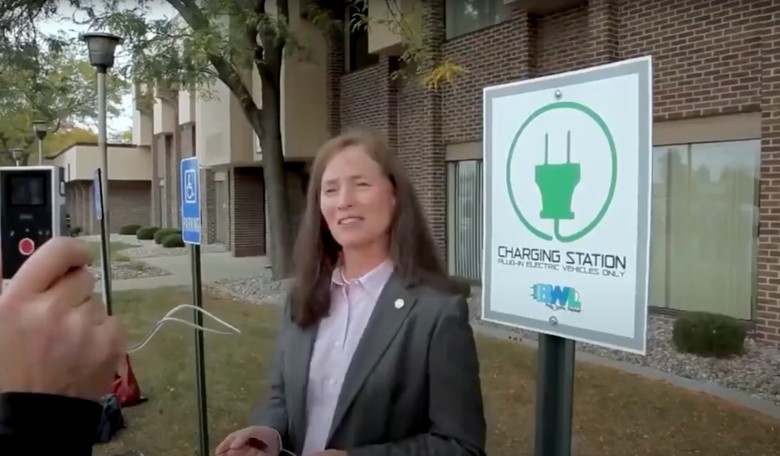 Chevy Volt Short-Circuit: Virtue-Signaling GM Exec Gets Owned on Clean Energy