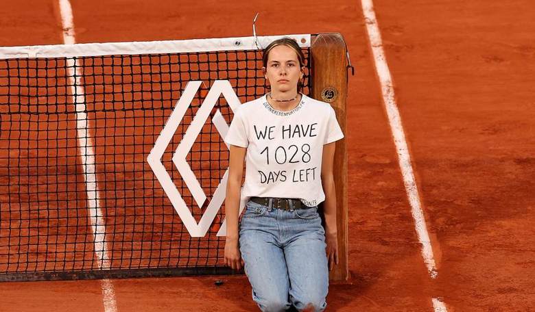 Throw a Net Over Her: Climate Lunatic Ties Herself to Net at French Open
