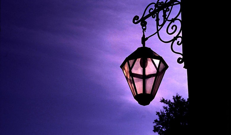 Gaslighting: How the Mainstream Media Tries to Drive You to the Left