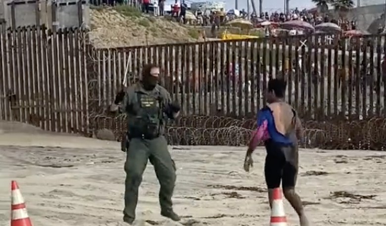Border Agents Fend Off Aggressive Suspected Smugglers in Wild Video