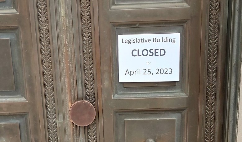 Washington Gov Locks Doors Before Banning Long Semi-auto Guns and Destroying Gun Businesses