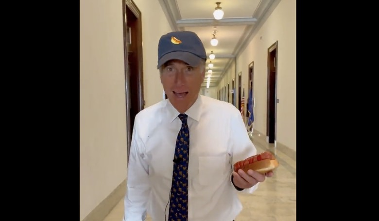 Mitt Romney Stands Firm on His Hot Dog Policy