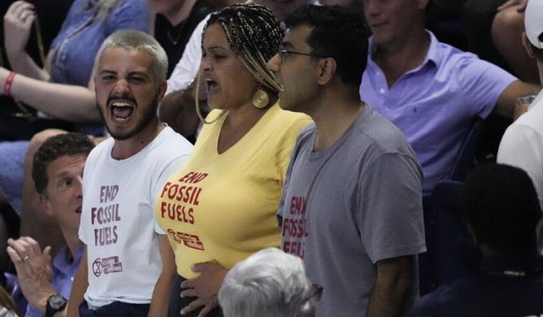 Climate Protesters Disrupt U.S. Open Tennis Match for 50 Minutes
