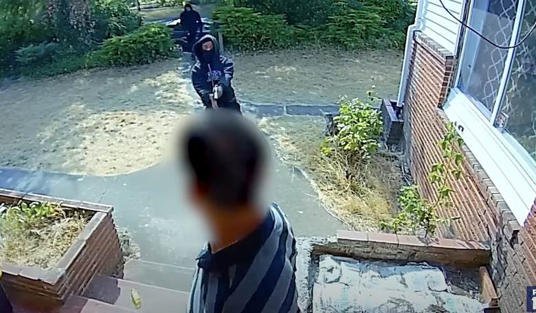 West Coast, Messed Coast™ – How's That Police Defunding Working Out, Seattle? Asians Targeted by Gang With Tasers