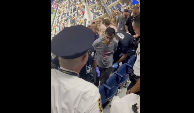 Climate Protester Who Glued His Feet to the Floor Complains About Being Put in Psych Ward