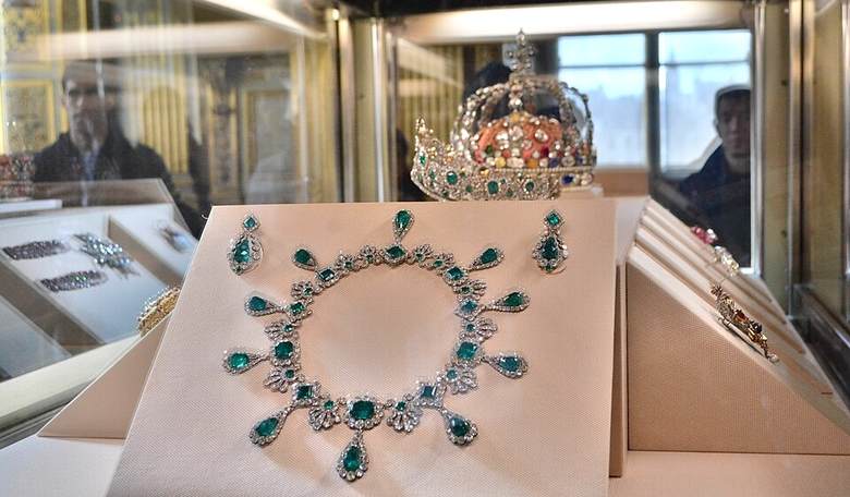 Louvre Heist Suspects Caught, Crown Jewels Still Missing