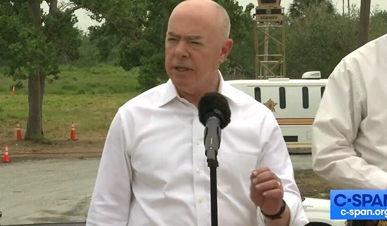 Border Reporter Bill Melugin Fact Checks Mayorkas on 'Parole Program' Whopper