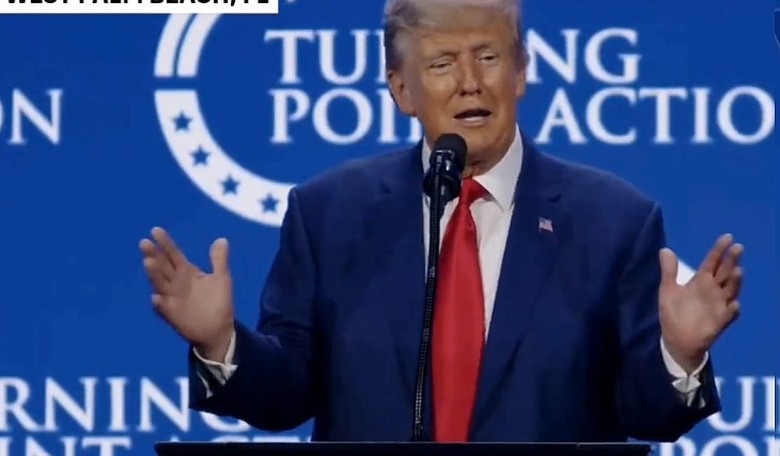 Trump the Storyteller: The Donald Delivers Riveting Tale About Landing in Iraq on Darkened Air Force One