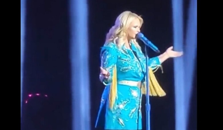 WATCH: Bizarre Miranda Lambert Mini-Meltdown During Concert Had Some Fans Walking Out