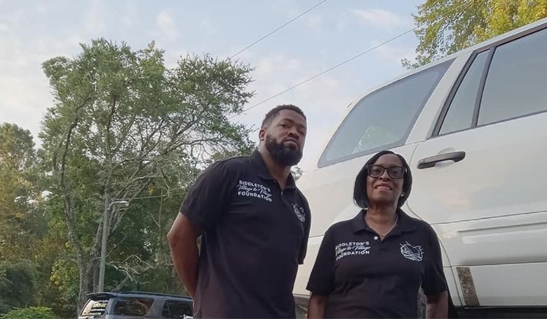 Feel-Good Friday: SC Hero Eliot Middleton Restored His 98th Car and Donated It to a Person in Need 
