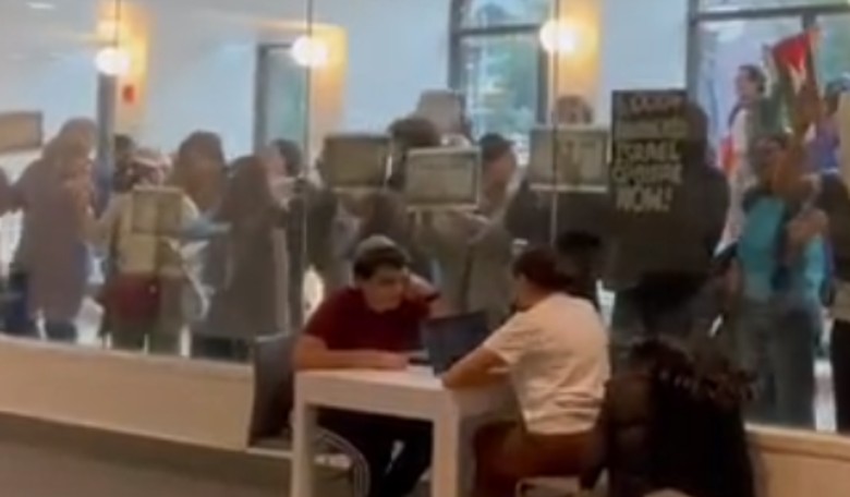 Pro-Palestinians Stage Protest at College in NYC, Barricading Jewish Students in Library