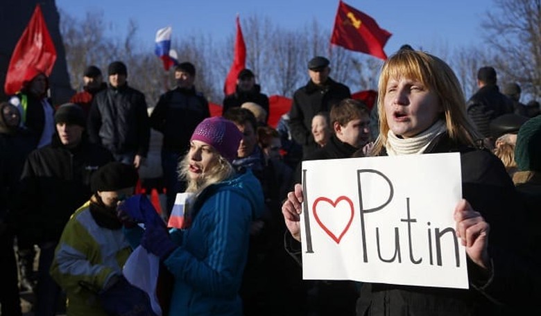 US and EU impose new sanctions on Russia.
