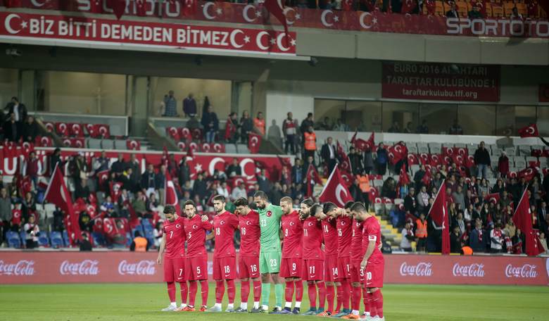 Turks Chant Allahu Akbar During Moment Of Silence For Paris
