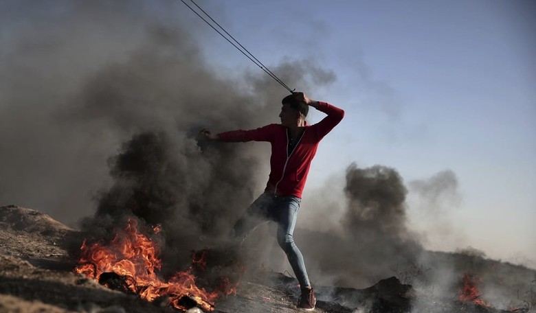 "Palestinian Activist" Shares Video of Israeli Sniper Shooting a Palestinian, but There's a Problem