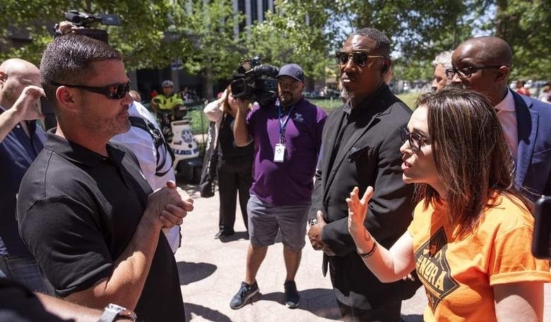 Alyssa Milano Uses Protection at NRA Convention