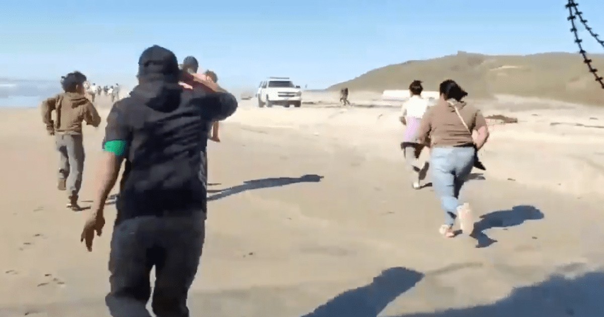 WATCH: Camera Catches 52 Illegal Immigrants Crossing at Pacific Ocean