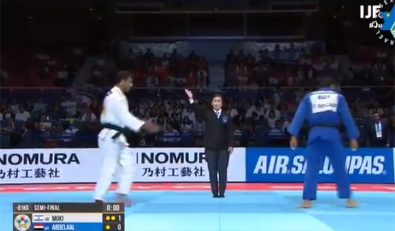 Disgraceful: Israeli Wins World Judo Championship, but Egyptian Quarter-Final Opponent Refuses to Shake Hands