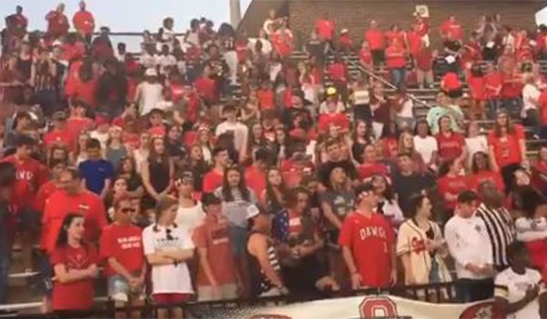 Alabama Students Shrug Off Legal Complaint from Atheist Group, Recite Lord's Prayer Before Game