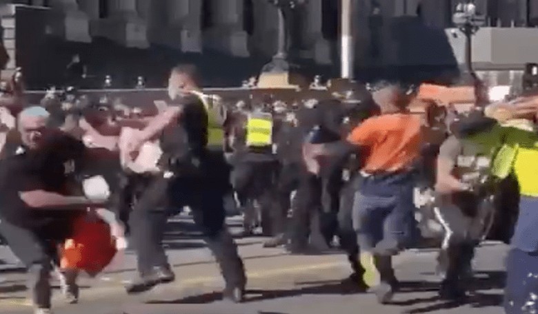 Pandemonium Breaks out in Australia, as Stampede of Lockdown Protesters Overrun Police