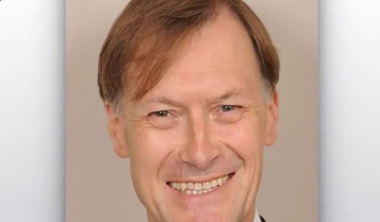 Member of Parliament Sir David Amess Stabbed to Death, Because Banning Weapons Is Useless