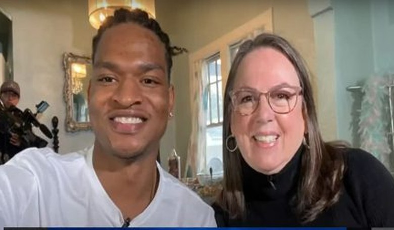 Remember This Heartwarming Story About the Grandma Who Accidentally Invited a Stranger to Thanksgiving? They're Still At It, and They Have Fun News