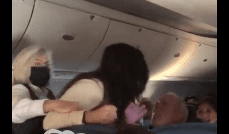 Christmas Grinch: Woman Attacks Man on Delta Flight for Not Having Mask On