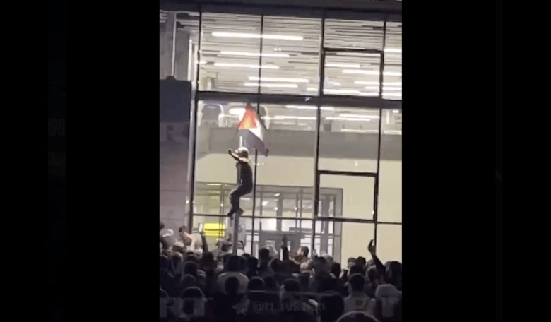 WATCH: 'Lynch Mob' Storms Airport in Russia Searching for Jews Arriving From Tel Aviv