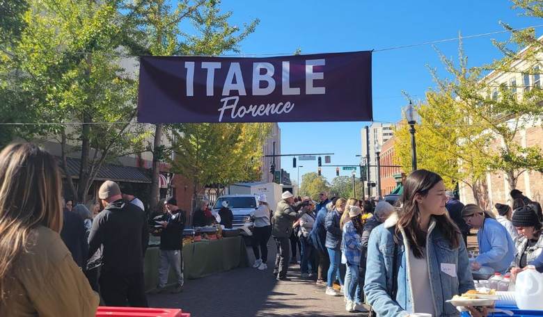 Feel-Good Friday: 1 Table in Florence, AL Kicks Off the Holidays and Brings Together the Community