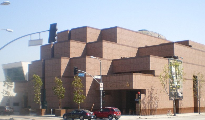 Pro-Hamas Extremists Attack Israel Supporters—Right in Front of LA's Museum of Tolerance