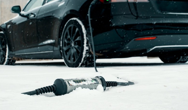 'We Got a Bunch of Dead Robots Out Here'—Tesla Charging Stations Freeze in Chicago
