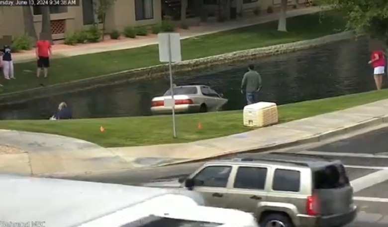 WATCH: Arizona Good Samaritan Dives In to Rescue Driver Whose Car Was Sinking Into Lake