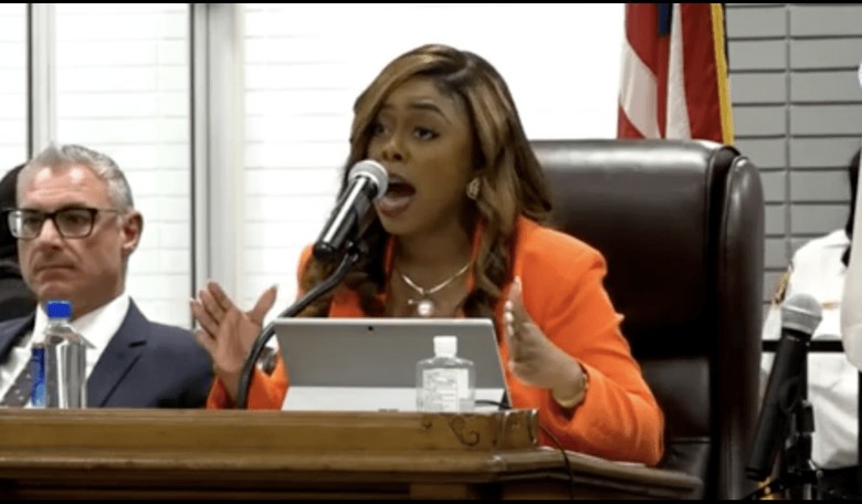 WATCH: America's 'Worst Mayor' Tiffany Henyard Throws Hands in Wild Town Meeting, Loses Her Wig