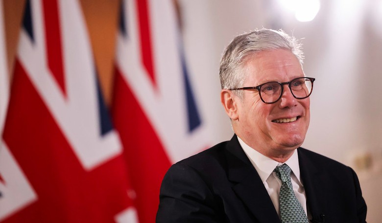 Starmer Surrenders: Trump's New 'Stupidity' Call Kills Island Deal