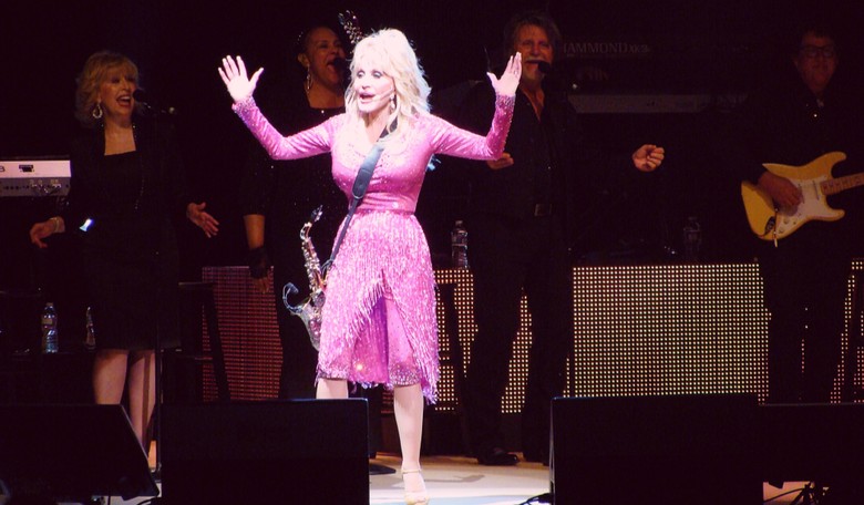 Dolly Parton's Apolitical Nature Was One of Her Many Iconic Assets