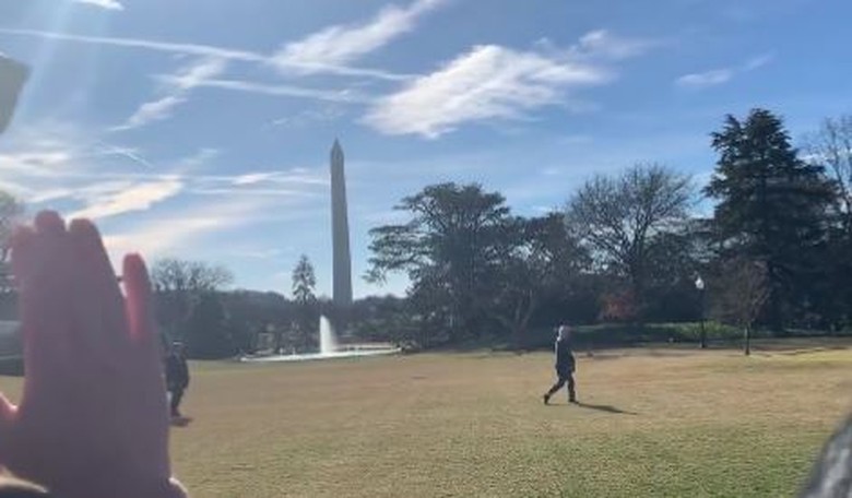 Reporters shouting classified doc questions kept FAR from Biden as he returned to the WH