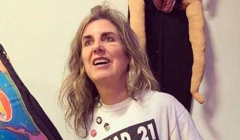 Woman advertises that she's had 21 abortions on her custom T-shirt