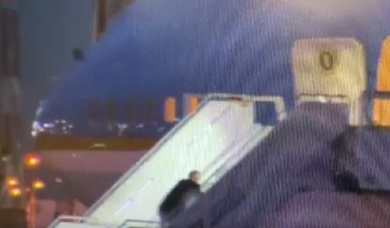Biden has more trouble with AF1 steps while Trump boards jet and heads to East Palestine, OH