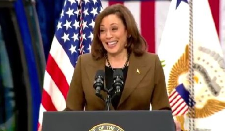 Kamala Harris shifts her attempt to sell you on electric buses into overdrive