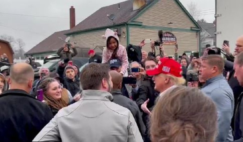 Trump gets big welcome in East Palestine, OH (so guess who's going there tomorrow)