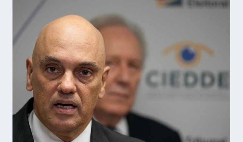 BOOM! X Very PUBLICLY Takes On Alexandre de Moraes Shining a Light on His GROSS Abuses of Brazilian Law