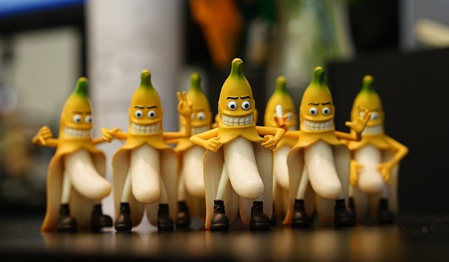This Is BANANAS! Pro-Hamas Protesters A-Peel to UCLA to Ban Assault Fruits and LOL
