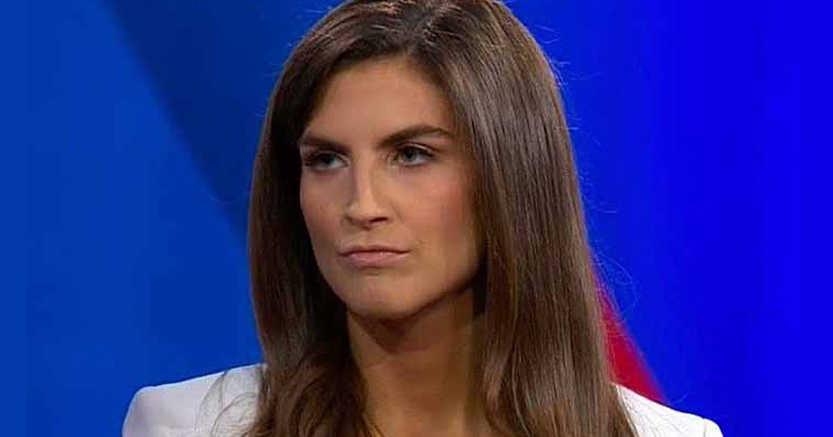Kaitlan Collins Gets Alerted That CNNs Fact-Checker Already Answered Her Question for Trump Kaitlan Collins Gets Alerted That CNNs Fact-Checker Already Answered Her Question for Trump