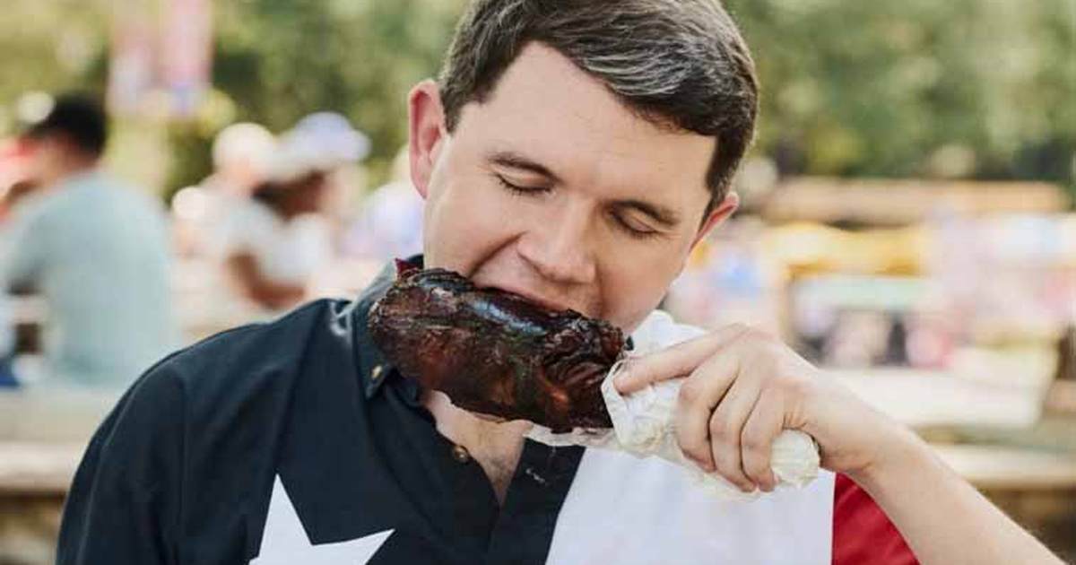 Meat-Loving James Talarico Stops by Halal Barbecue Restaurant Meat-Loving James Talarico Stops by Halal Barbecue Restaurant